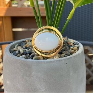 Avon gold tone wreath pin with white cabochon pin brooch. Good used condition.